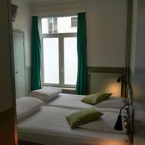 Zimmer mit zwei Einzelbetten